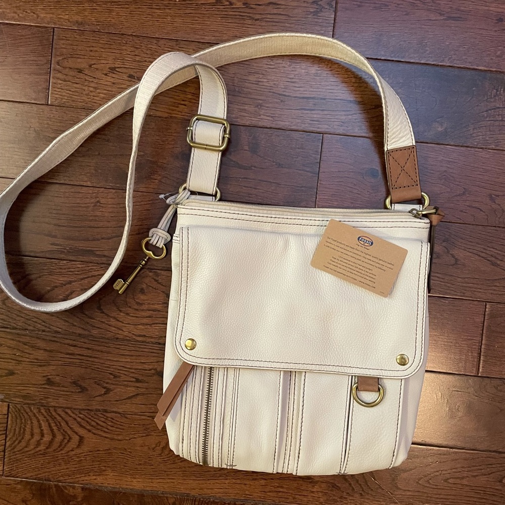 Brand New With Some Tags Fossil Messenger Bag Purse in Cream